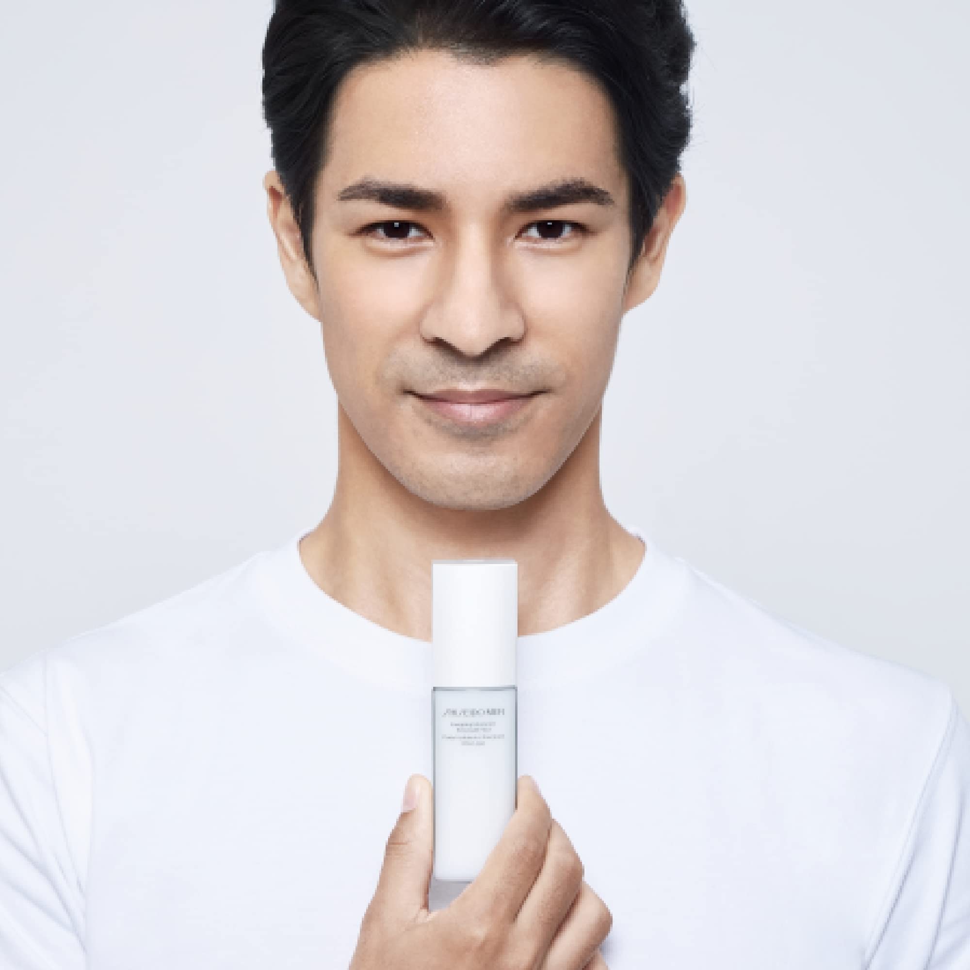 Rituel de soin Shiseido pour peau masculine et lumineuse.