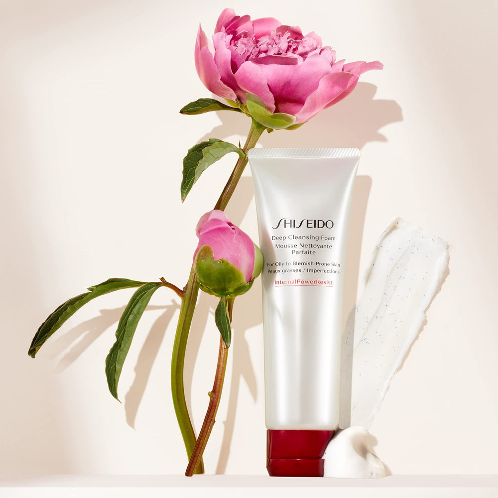 Shiseido Texture Mousse Détaillée — on observe une mousse dense pendant le nettoyage.
