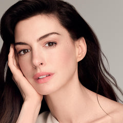 Shiseido Vital Perfection – Spatule incluse pour mesurer deux gouttes et faciliter l'application.