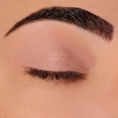 Sigma Beauty primer yeux beige rosé clair, fini naturel et discret.