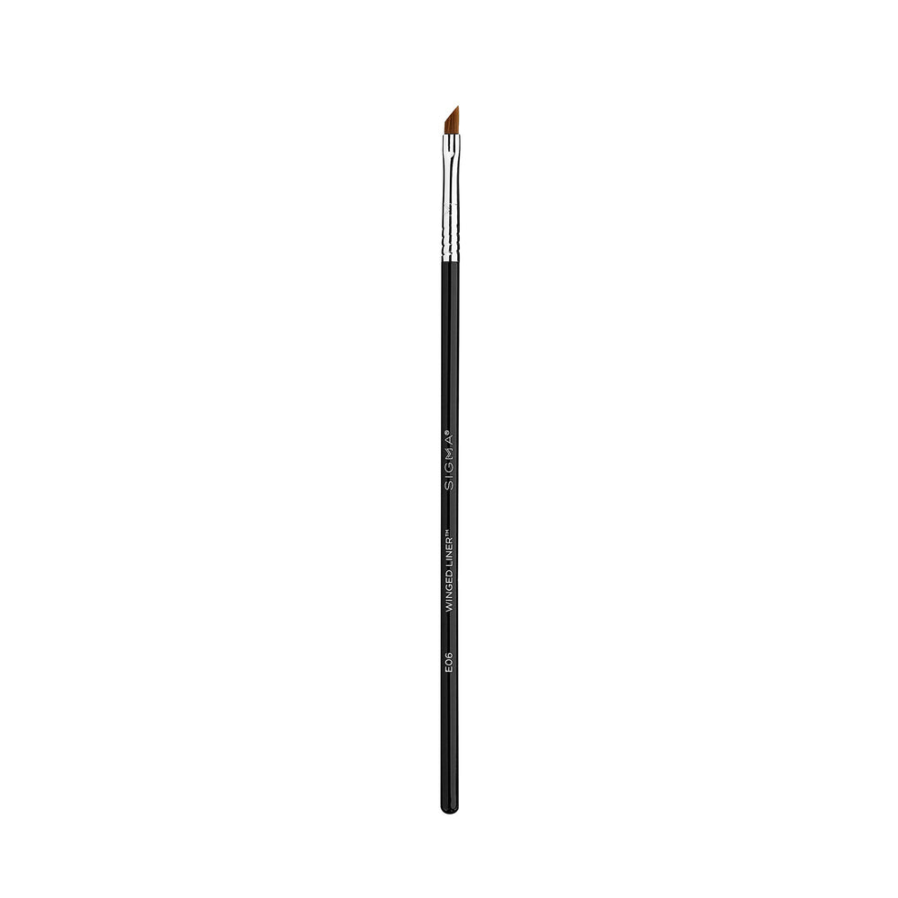 Pinceau E06 Sigma Beauty pour ligne œil angulaire fin, précision maximale.