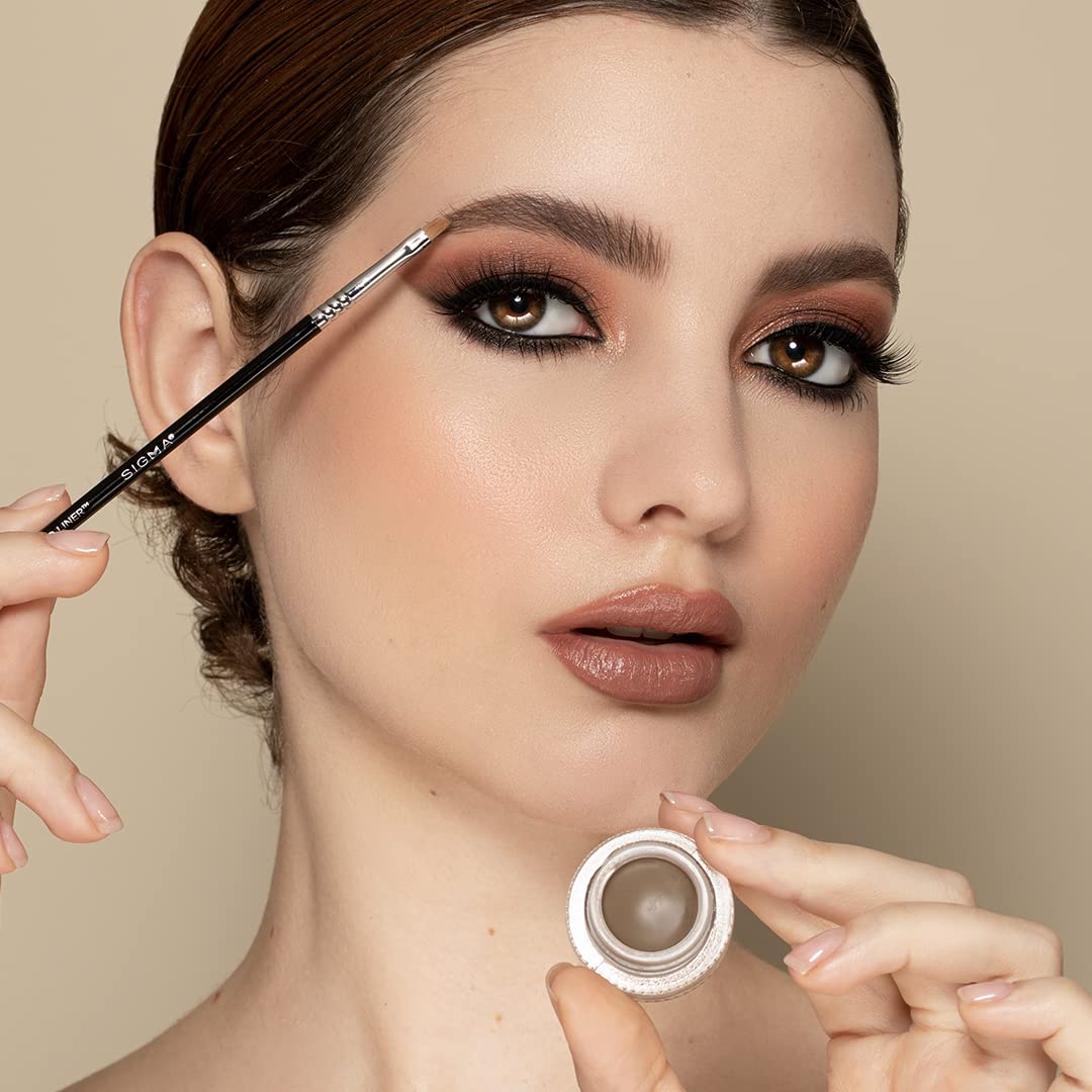 Sigma Beauty E06, pinceau professionnel pour looks nets et propres.