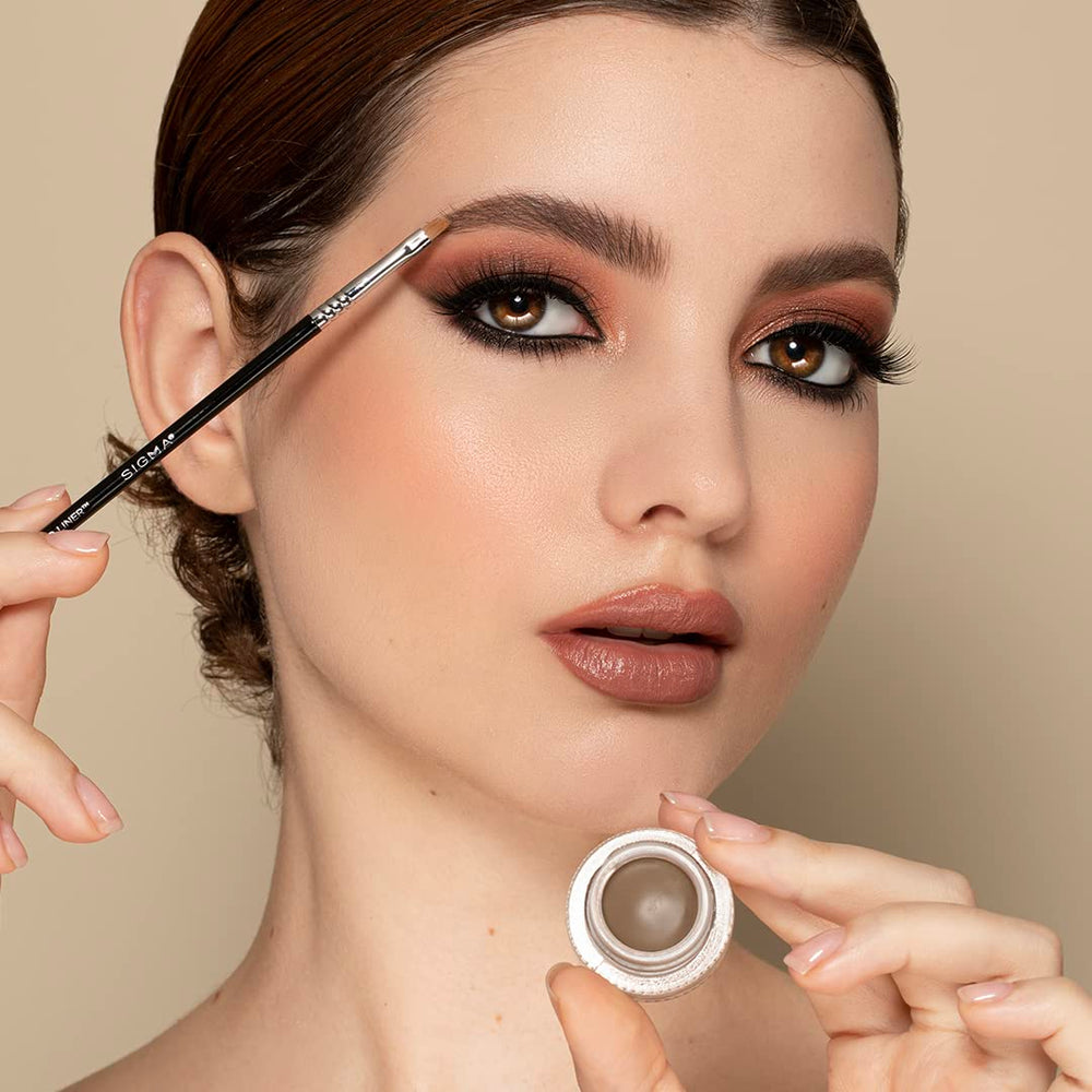 Sigma Beauty E06, pinceau professionnel pour looks nets et propres.