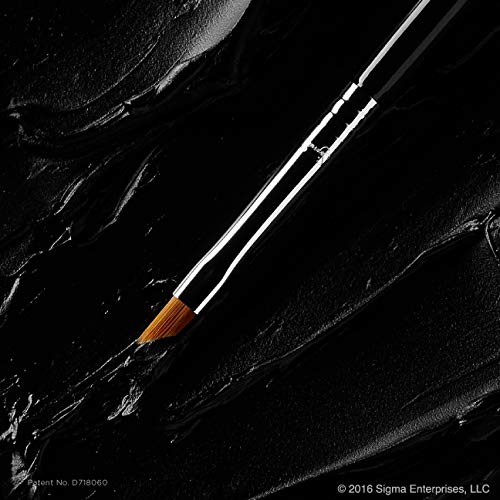 Pinceau angulaire fin E06 de Sigma Beauty pour trait net.