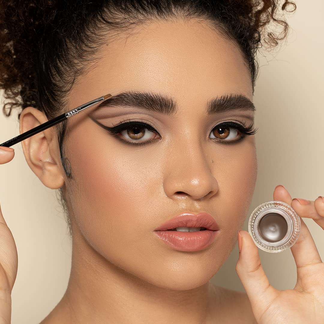 Pinceau E06 Sigma Beauty, usage quotidien pour tracé précis.