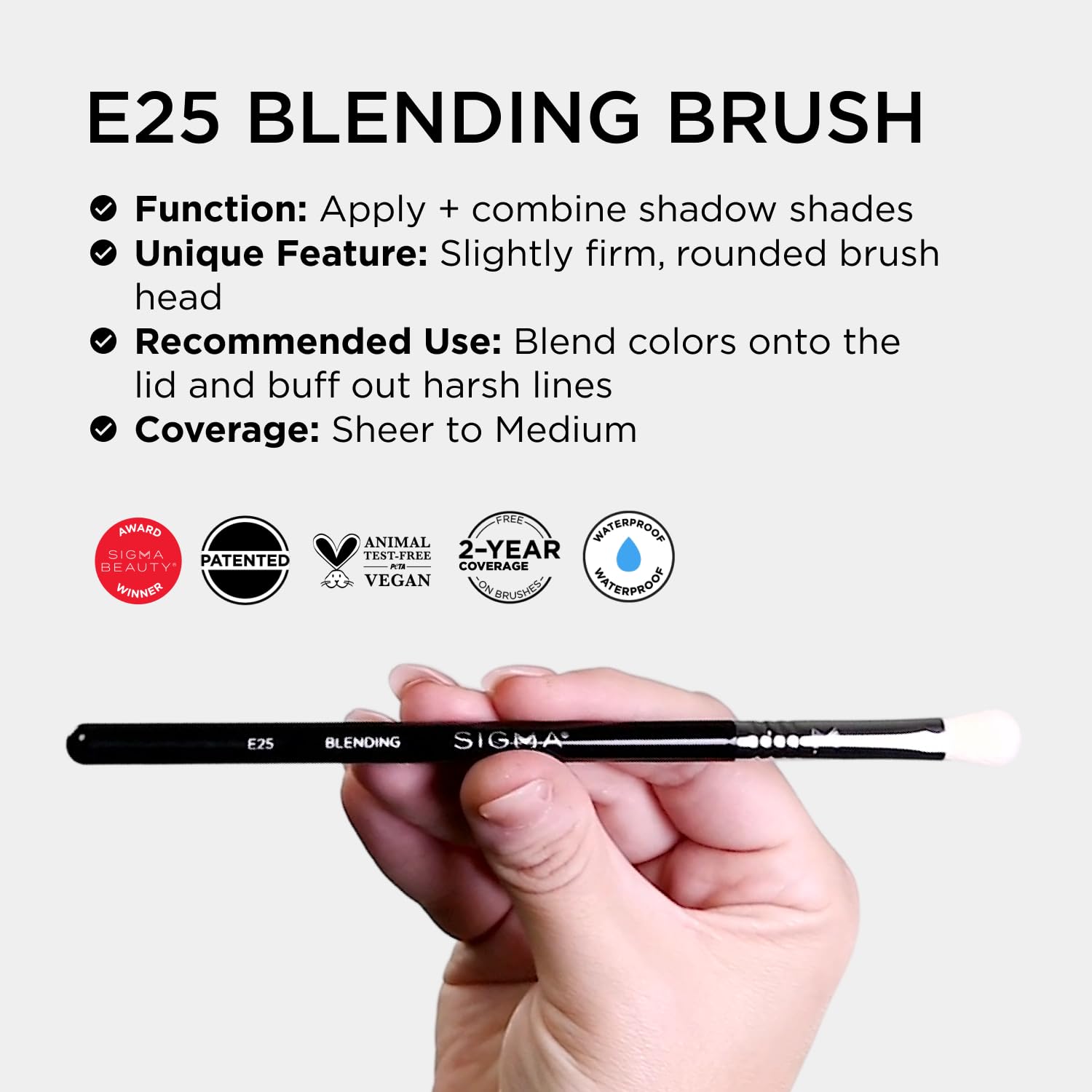Sigma Beauty E25 utilisation pour définir les contours près des cils.