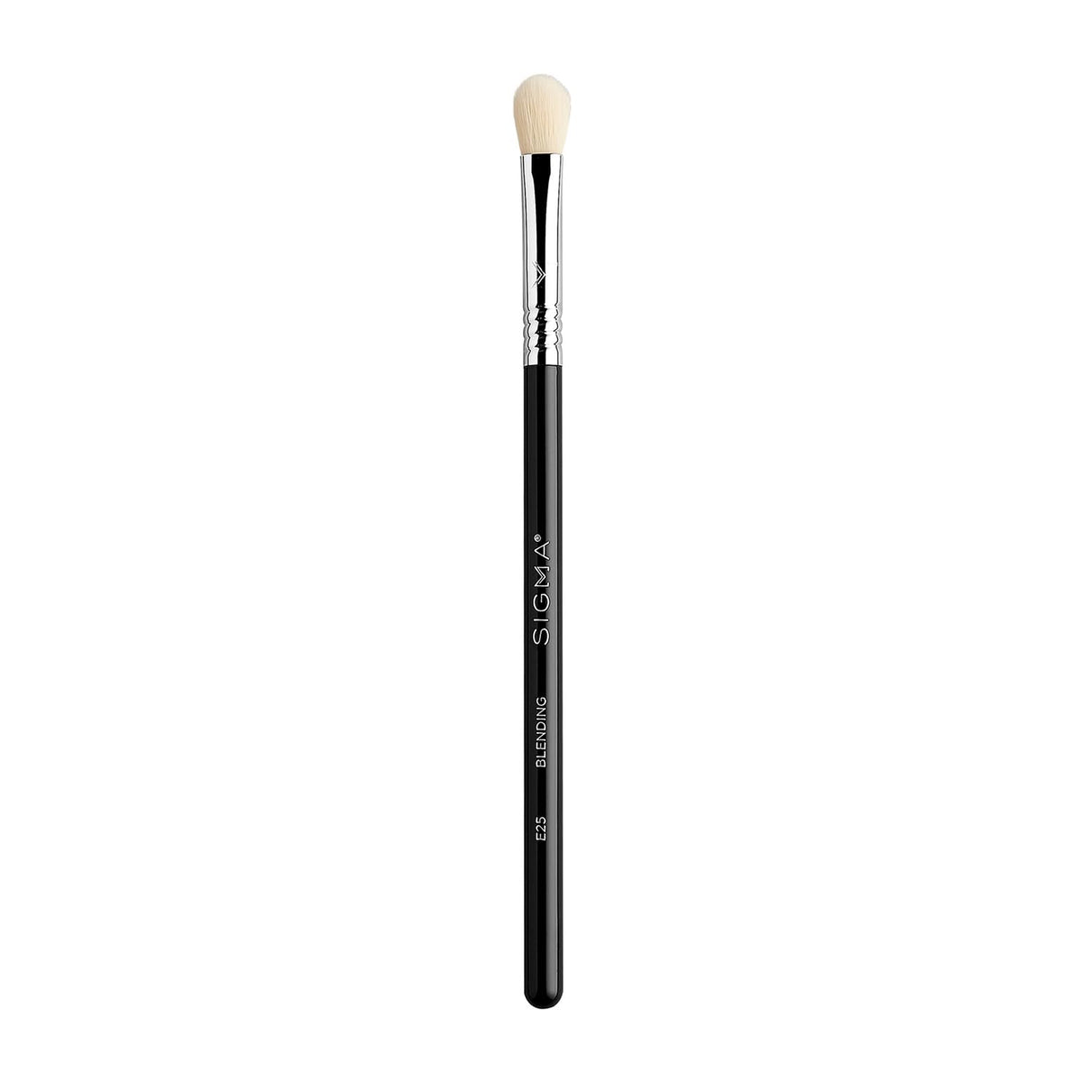 Sigma Beauty E25 brosse-melange-ombres pour un mélange homogène des ombres.