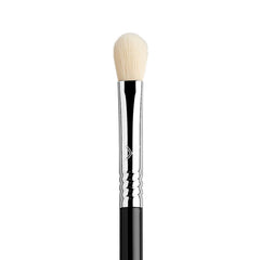 Sigma Beauty E25 brosse-yeux-plat, précision lors du mélange des ombres.