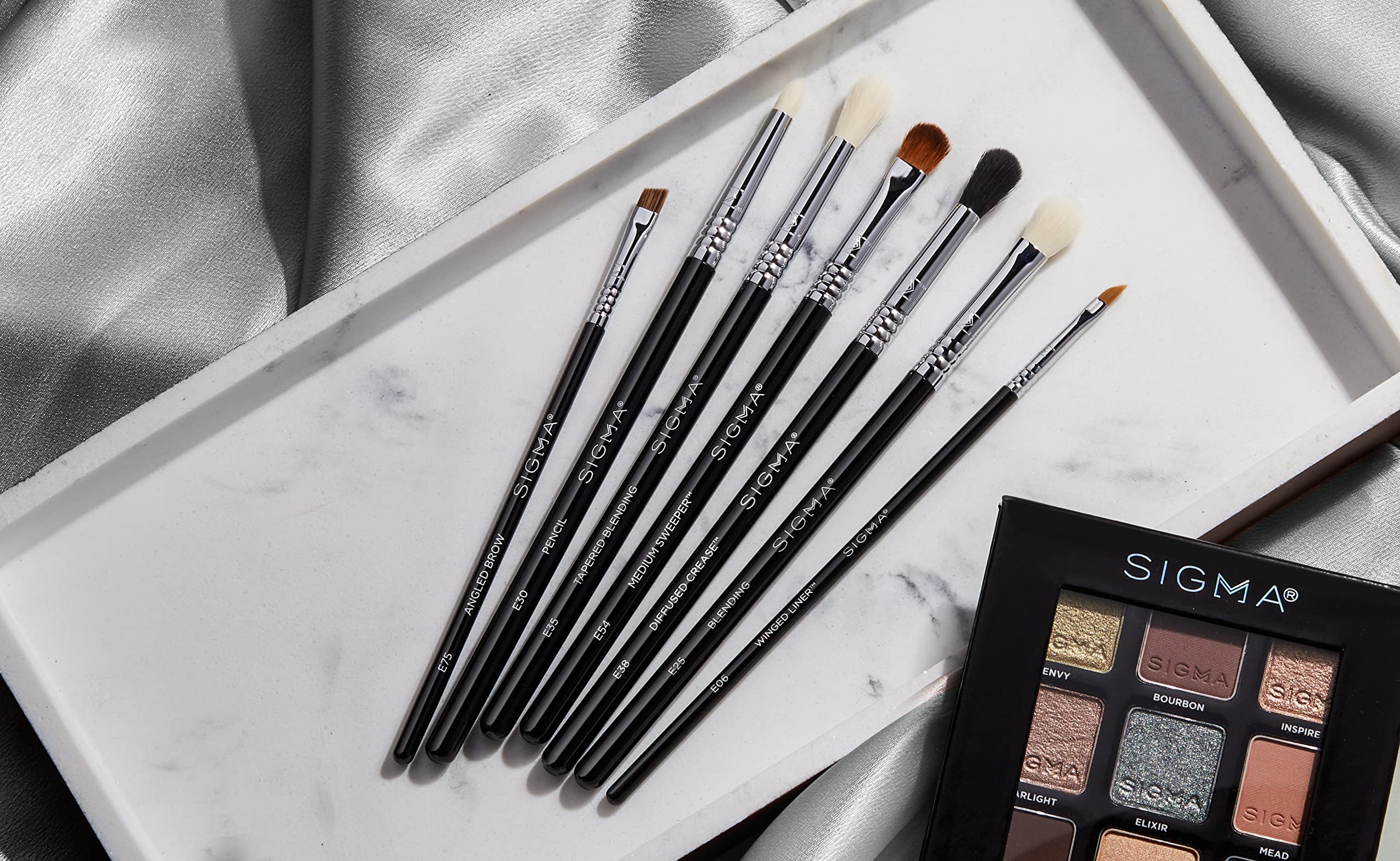 Pinceau Sigma Beauty E38 réduit l’absorption du produit pour une économie.