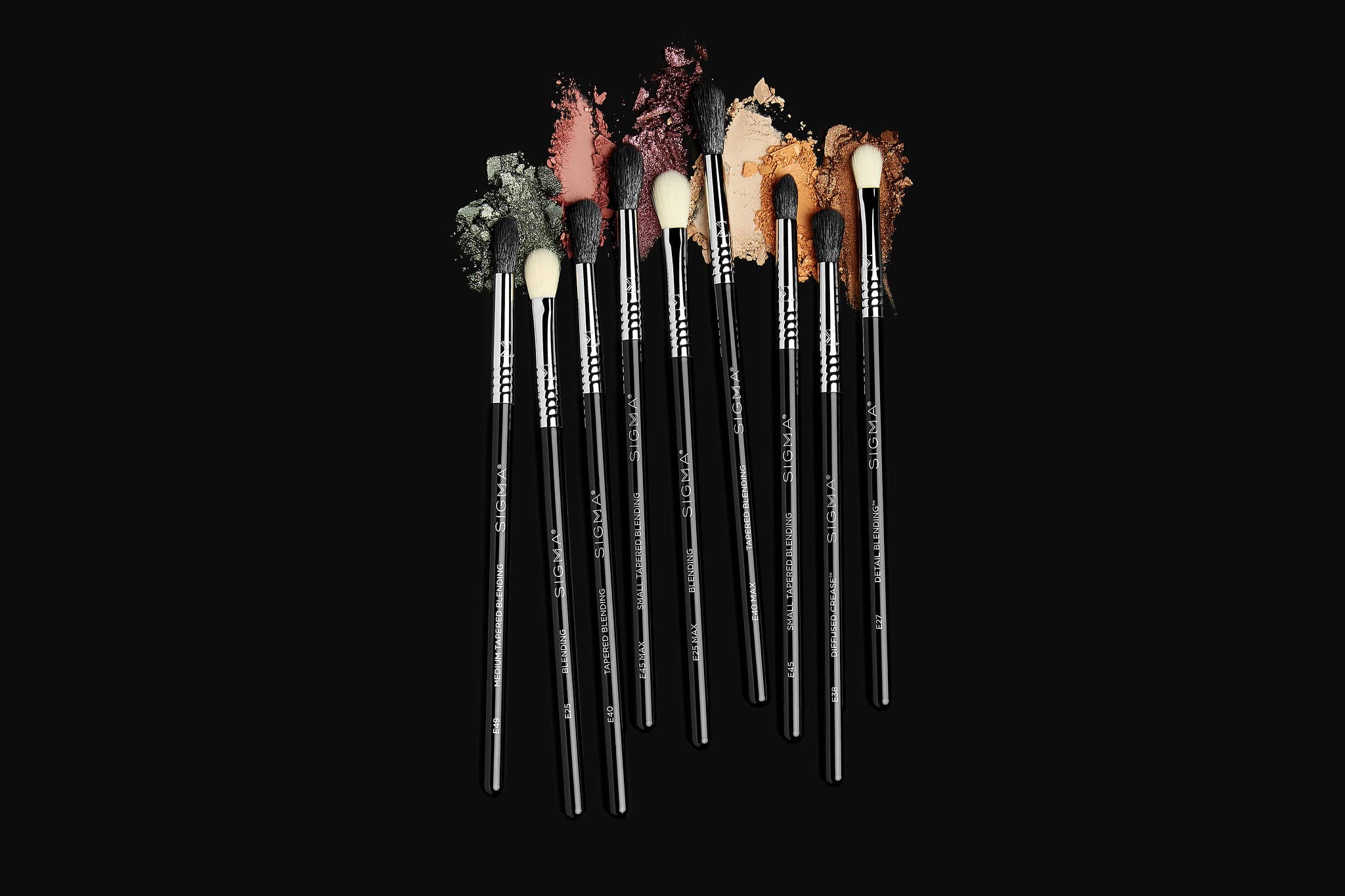 Outil professionnel Sigma Beauty E38, apprécié pour des looks diffusés.