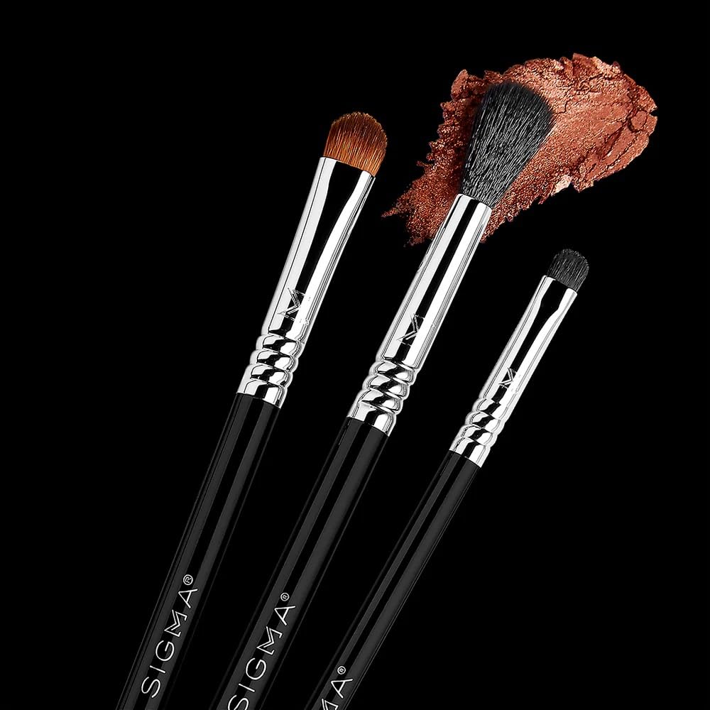 Idéal pour peau sensible grâce à ses fibres hypoallergenes et une application contrôlée, Sigma Beauty E57.