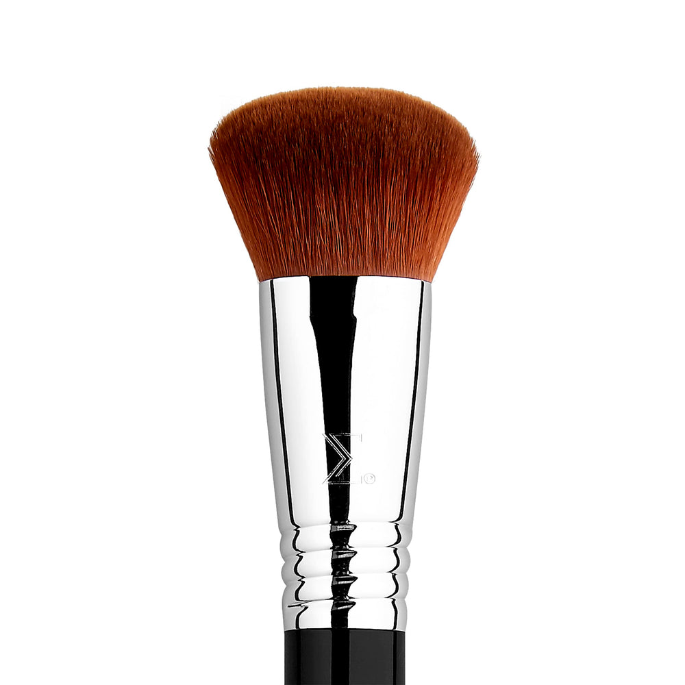Sigma Beauty F47 Multitasker brosse blush révèle une couleur naturelle et homogène