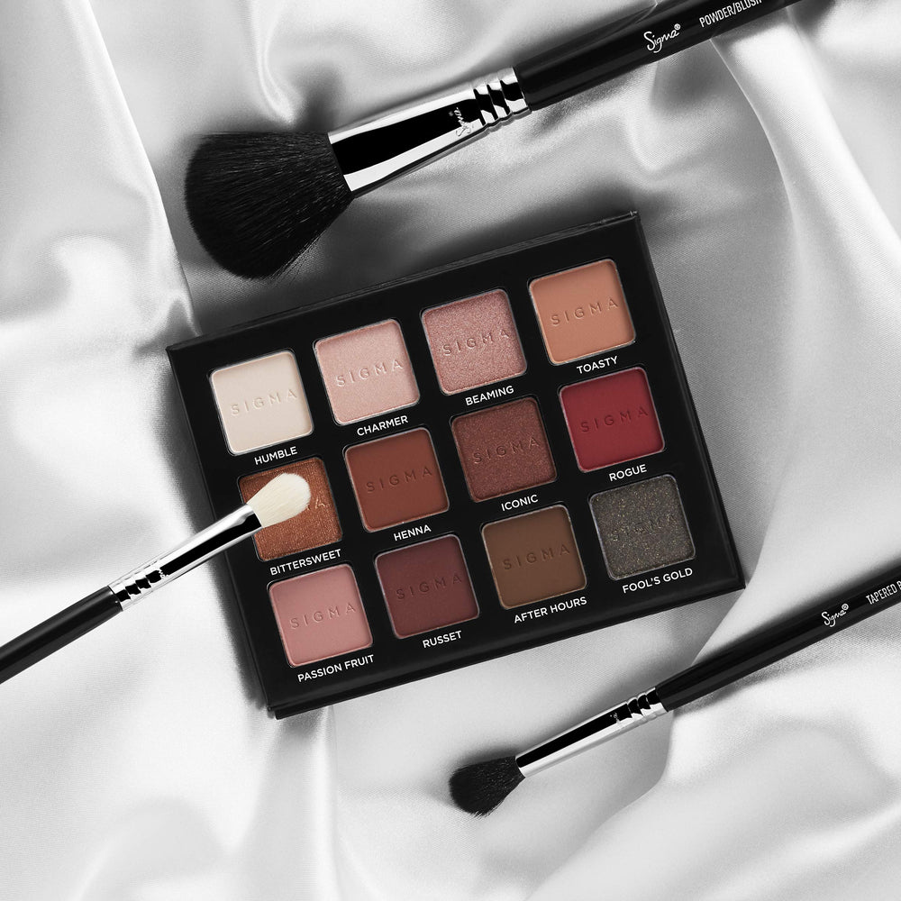 Pinceau Sigma Beauty estompe paupières pour un fini naturel.