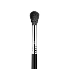 Pinceau Sigma Beauty estompeur précis avec fibres SigmaTech douces.