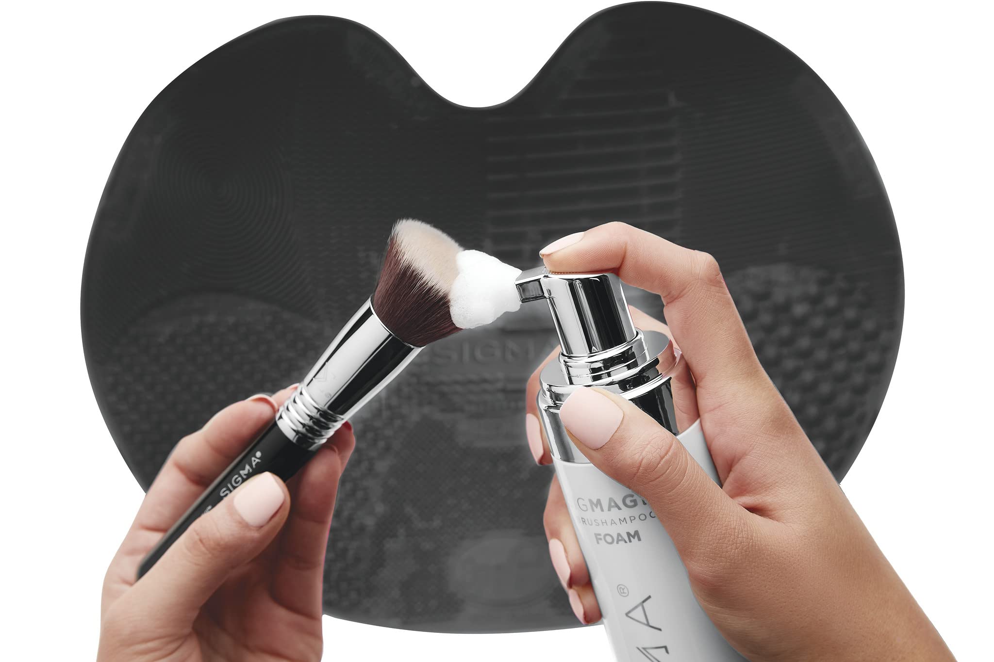Sigmagic brosse et éponge-nettoyage professionnel, efficacité sur les pigments tenaces.