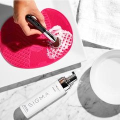 Nettoyant pinceaux et éponges Sigmagic, efficacité sans parfum.