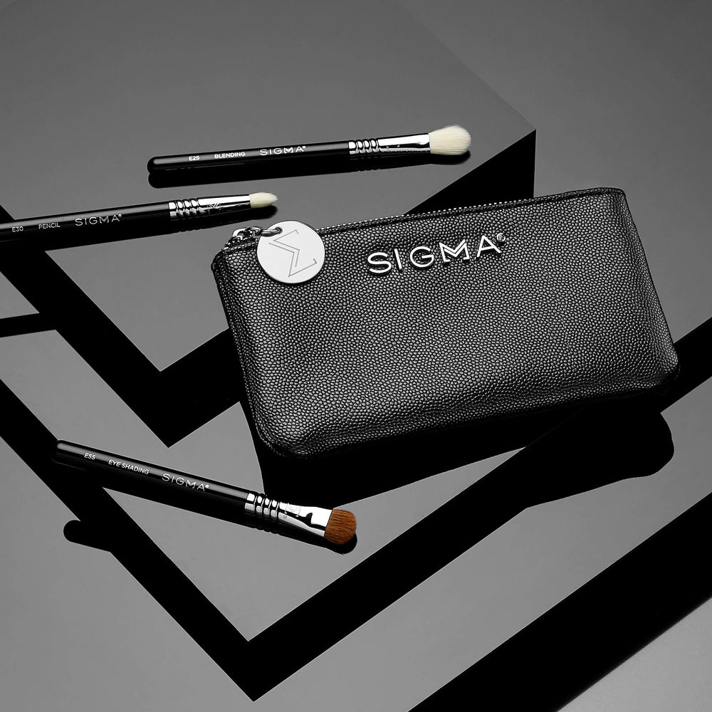 Pinceau crayon mini E30, Sigma Beauty, précision pour lignes et détails délicats.
