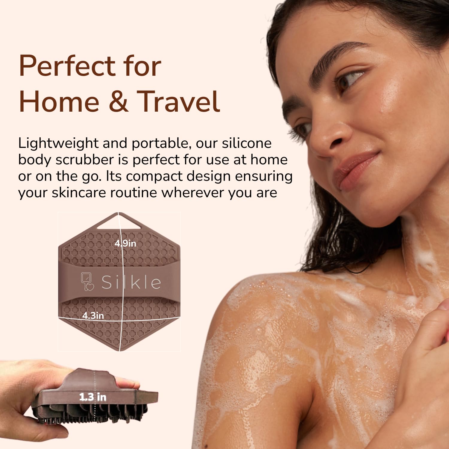 SILKLE brosse silicone compacte, idéale en voyage.