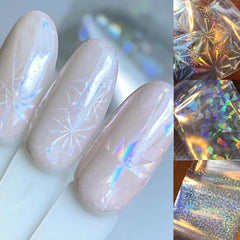 SILPECWEE Aurora – reflets holographiques sur ongles, aspect glamour.