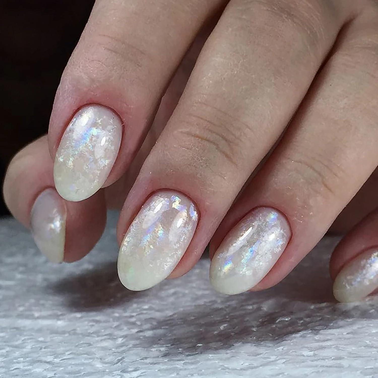SILPECWEE Aurora – vagues lumineuses et pointes, style dynamique.