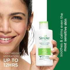 Simple Hydratant Léger: texture soyeuse appliquée sur la peau