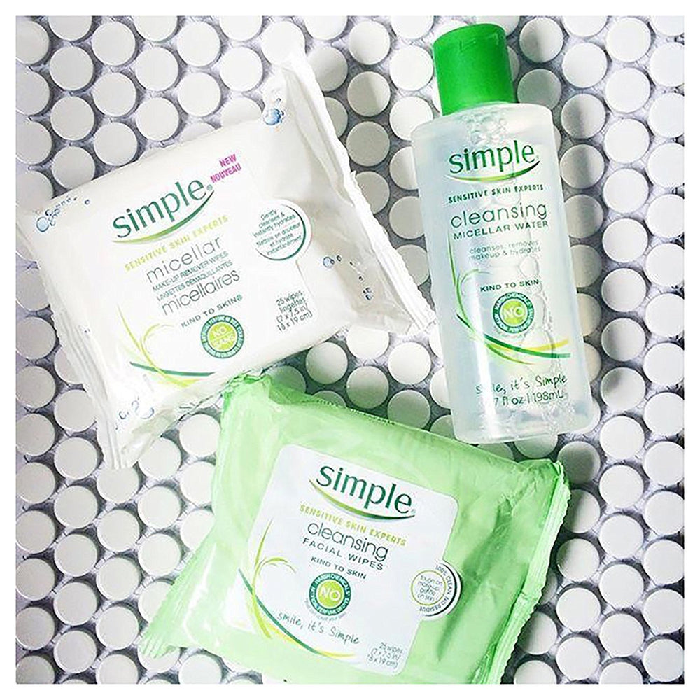Lingettes Simple: nettoie le maquillage résistant à l'eau sans rinçage nécessaire.