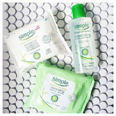 Lingettes Simple: nettoie le maquillage résistant à l'eau sans rinçage nécessaire.
