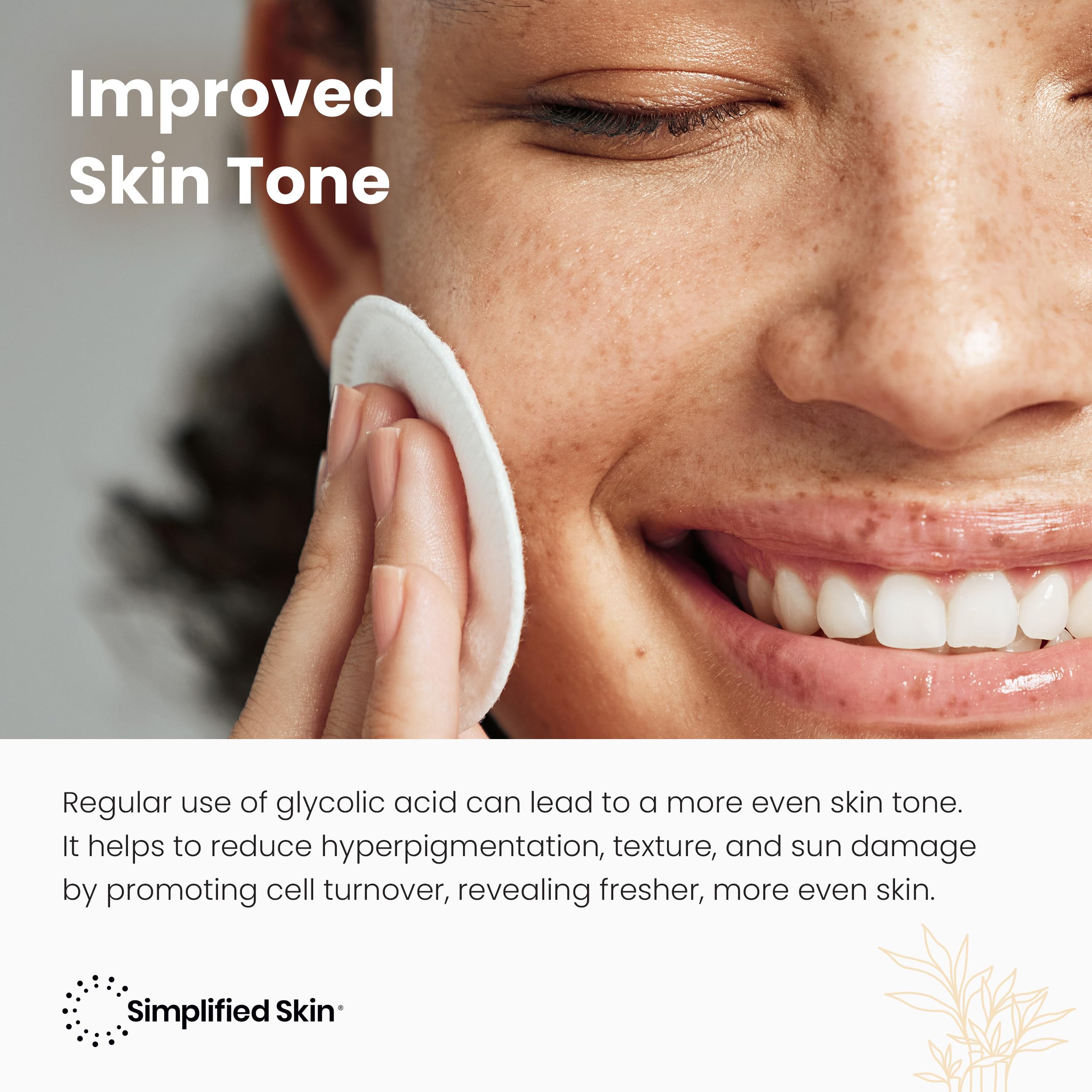 Goutte de tonique glycolique Simplified Skin sur peau propre, exfolie en douceur.