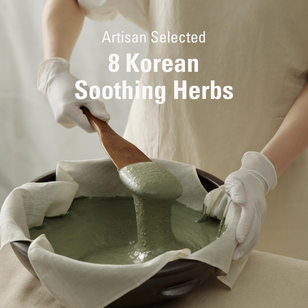 Mousse du savon SIOT Mucin Herbal lors du lavage visage.