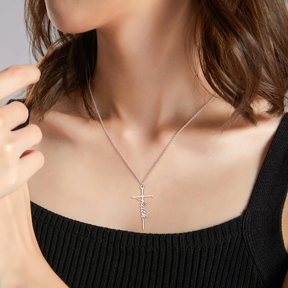 Collier Foi SiplyHaven, bijou discret pour porter votre symbole de foi au quotidien.