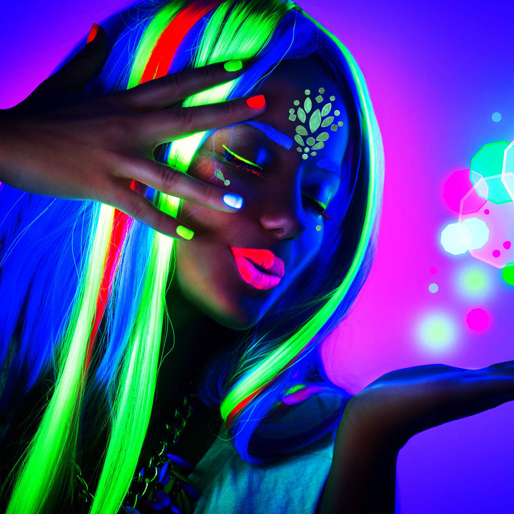 Ensemble SIQUK pour festival, bijoux visage lumineux et polyvalents.