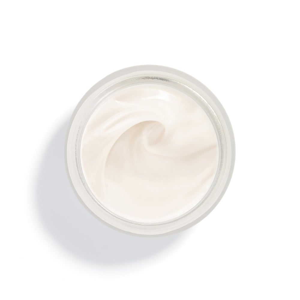 Application matin et soir sur visage et cou pour hydratation durable.