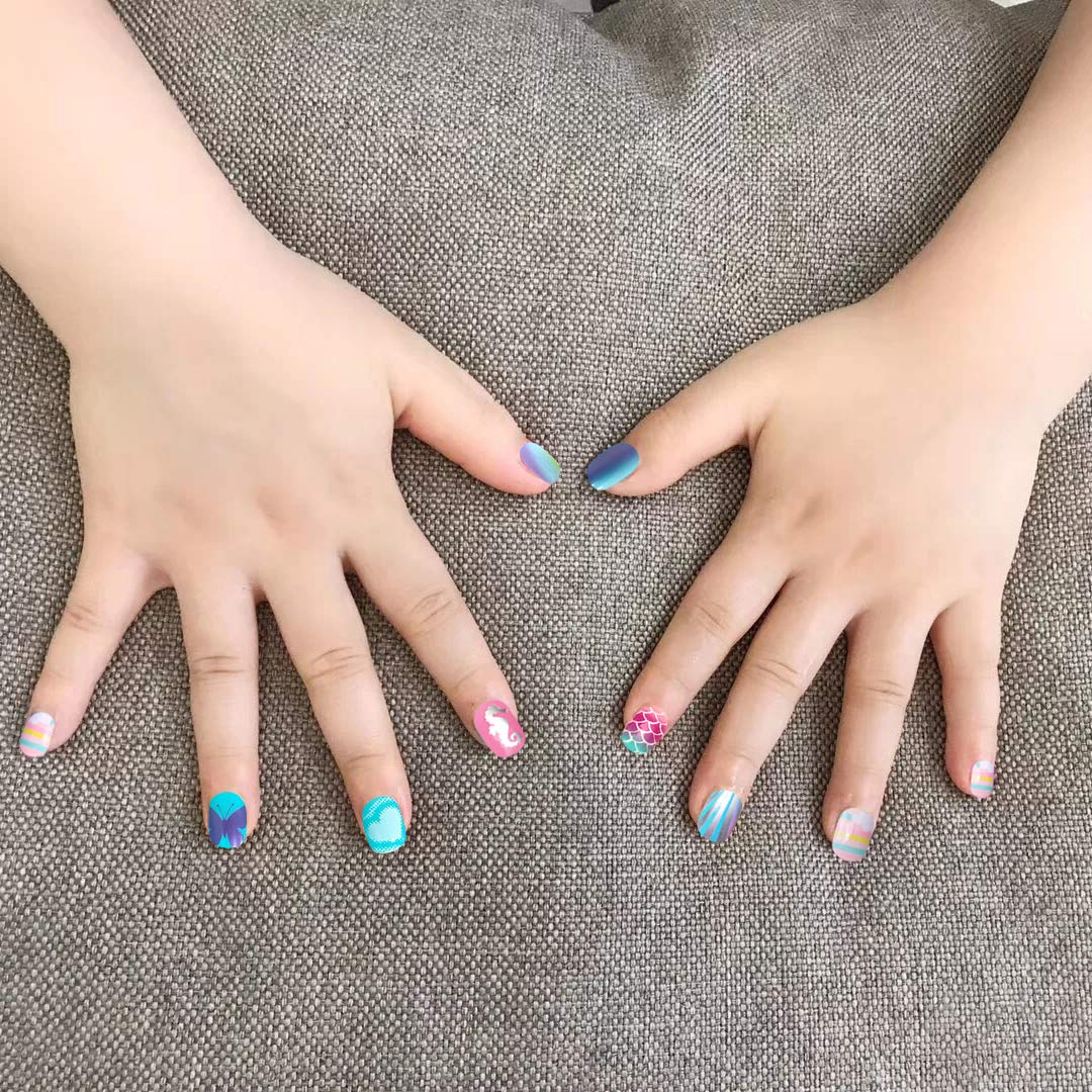 Ongles Siusio emballage cadeau : présentation soignée pour fêtes et surprises.
