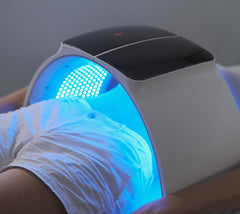 SKEYNDOR LED lumière jaune sur visage pour la luminosité