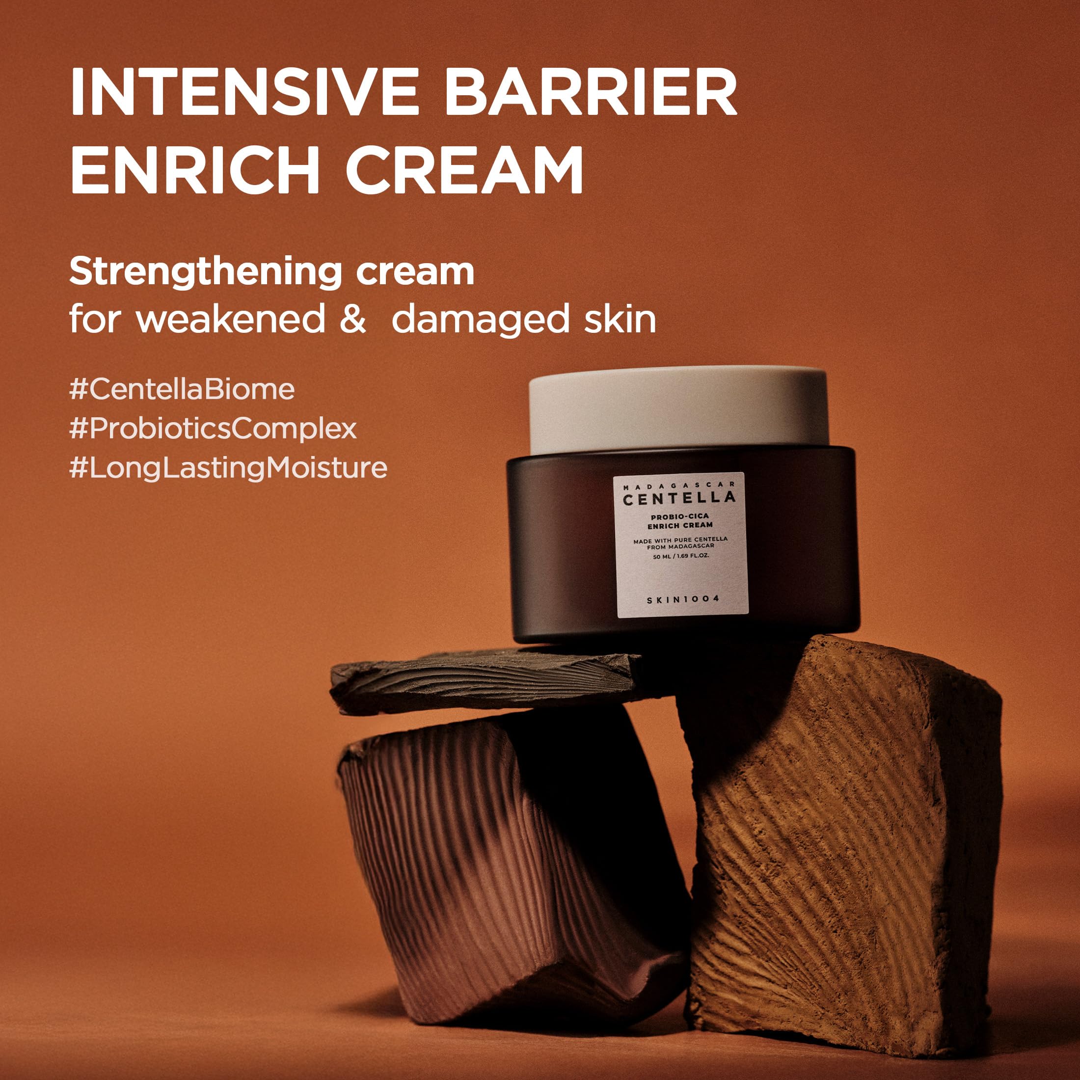 Texture crème dense qui nourrit sans alourdir la peau.