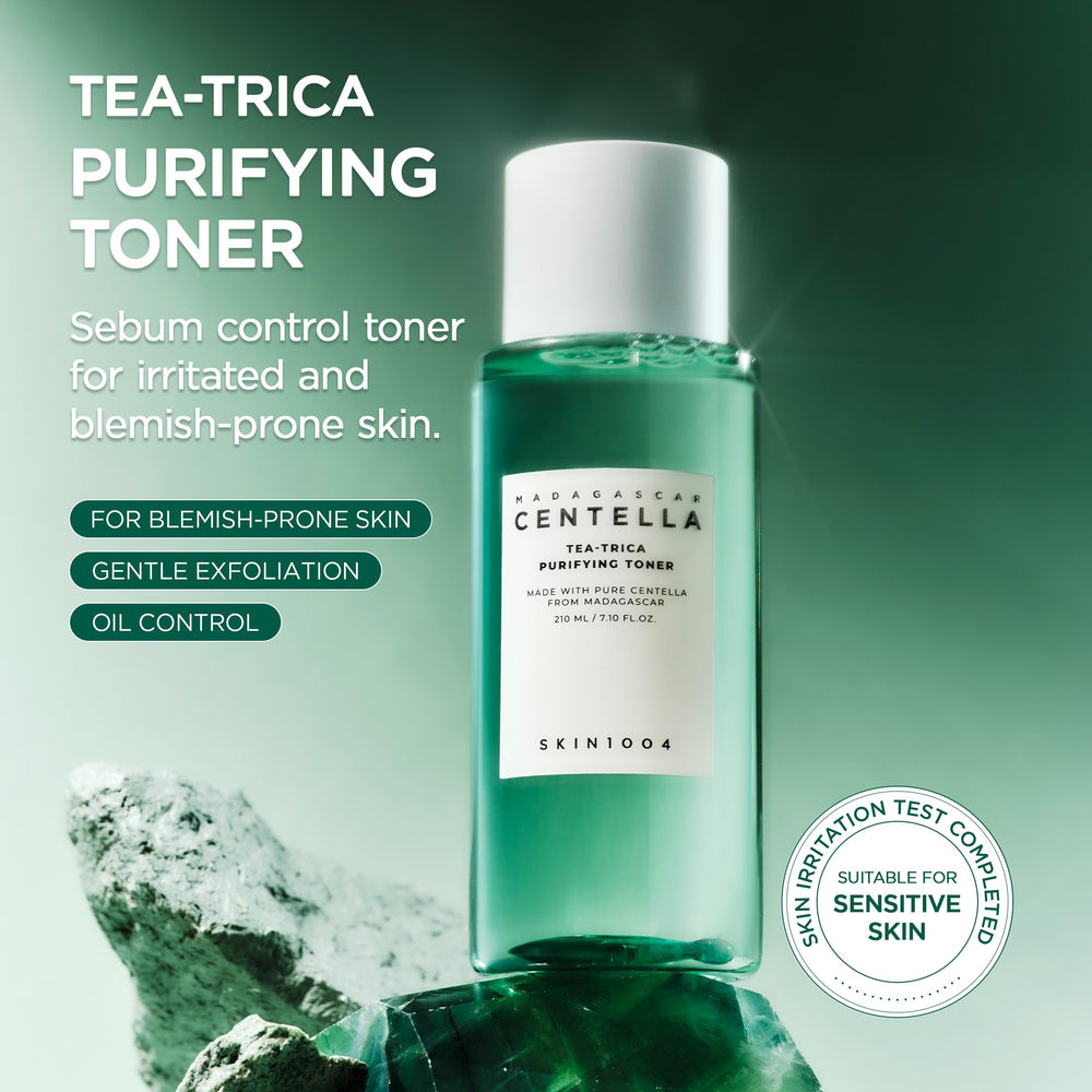 Appliquer Tea-Trica Toner sur paume pour une absorption douce.
