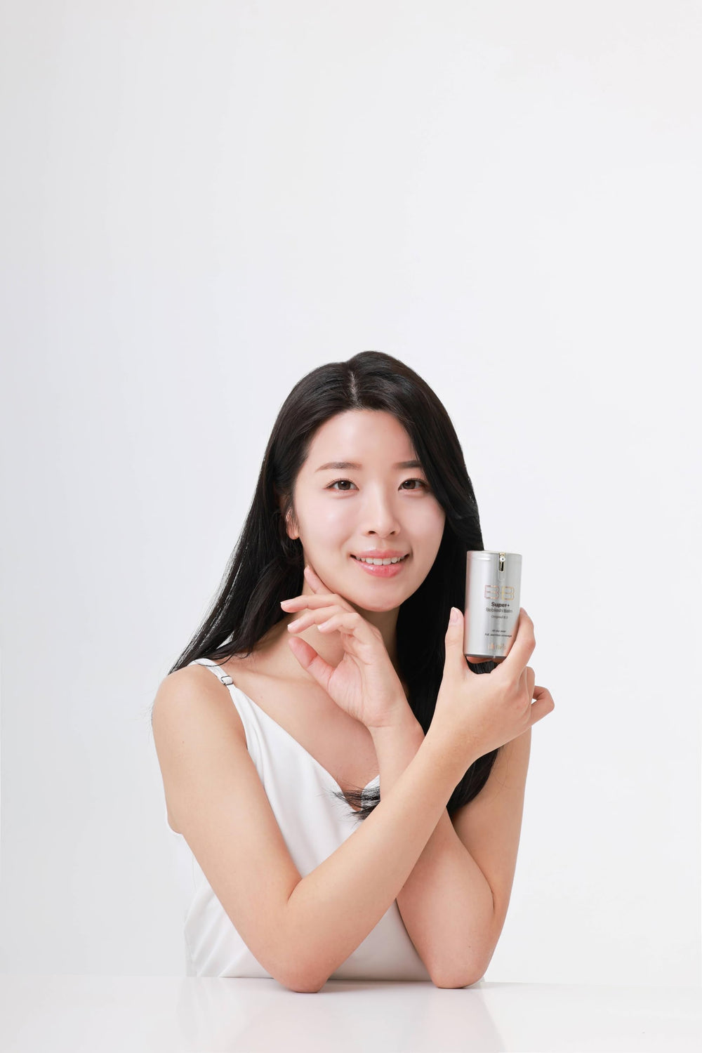 SKIN79 fixation-teinte tenue durable sans craquelure sur le visage.