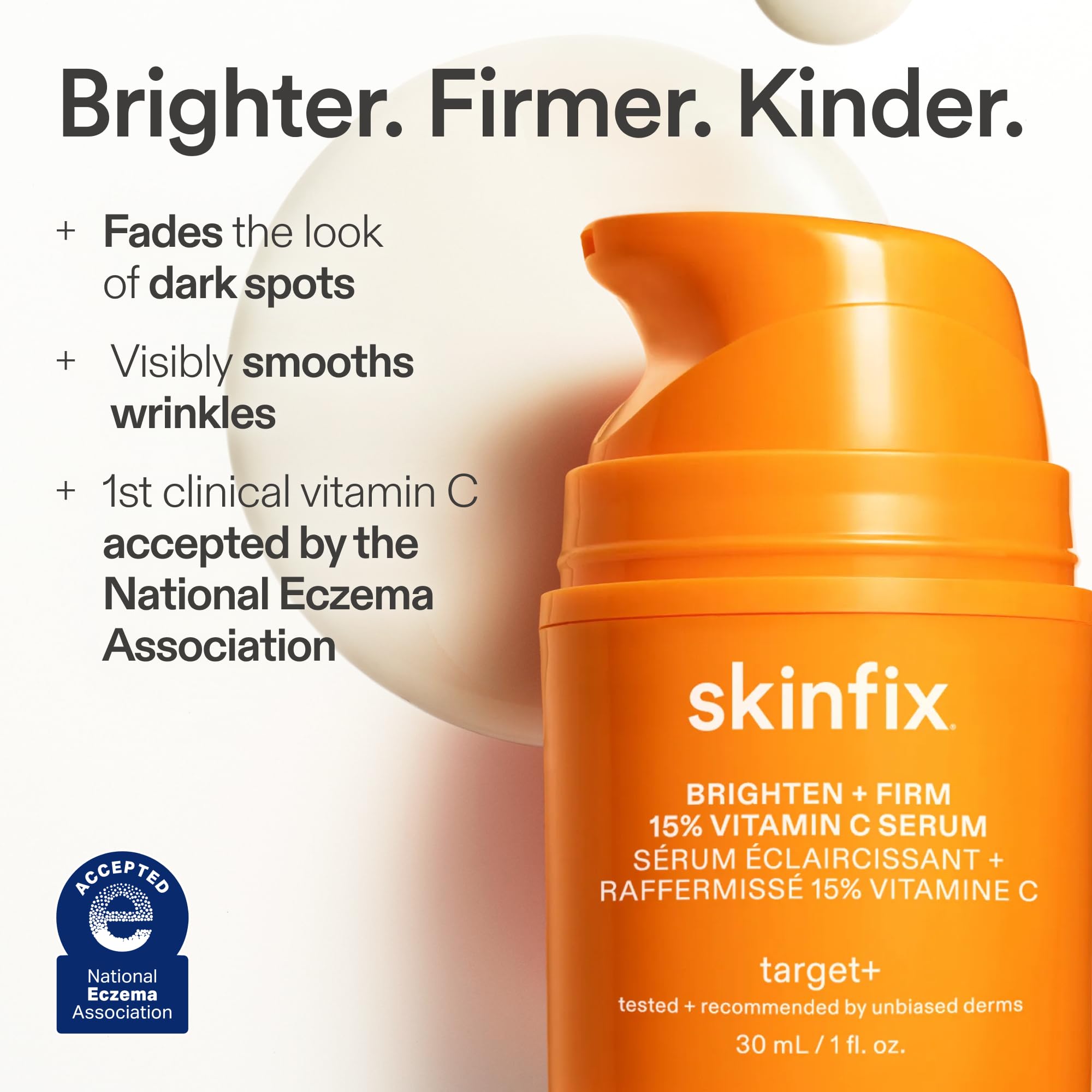 Sérum Skinfix Brighten + Firm avec pompe visible lors de l'application.