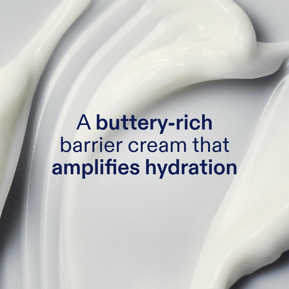 Texture riche de Skinfix Triple Lipid-Peptide visible sur peau après application.