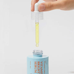 Texture du sérum SKIN&LAB vitamine C avec hyaluronique, absorption rapide.