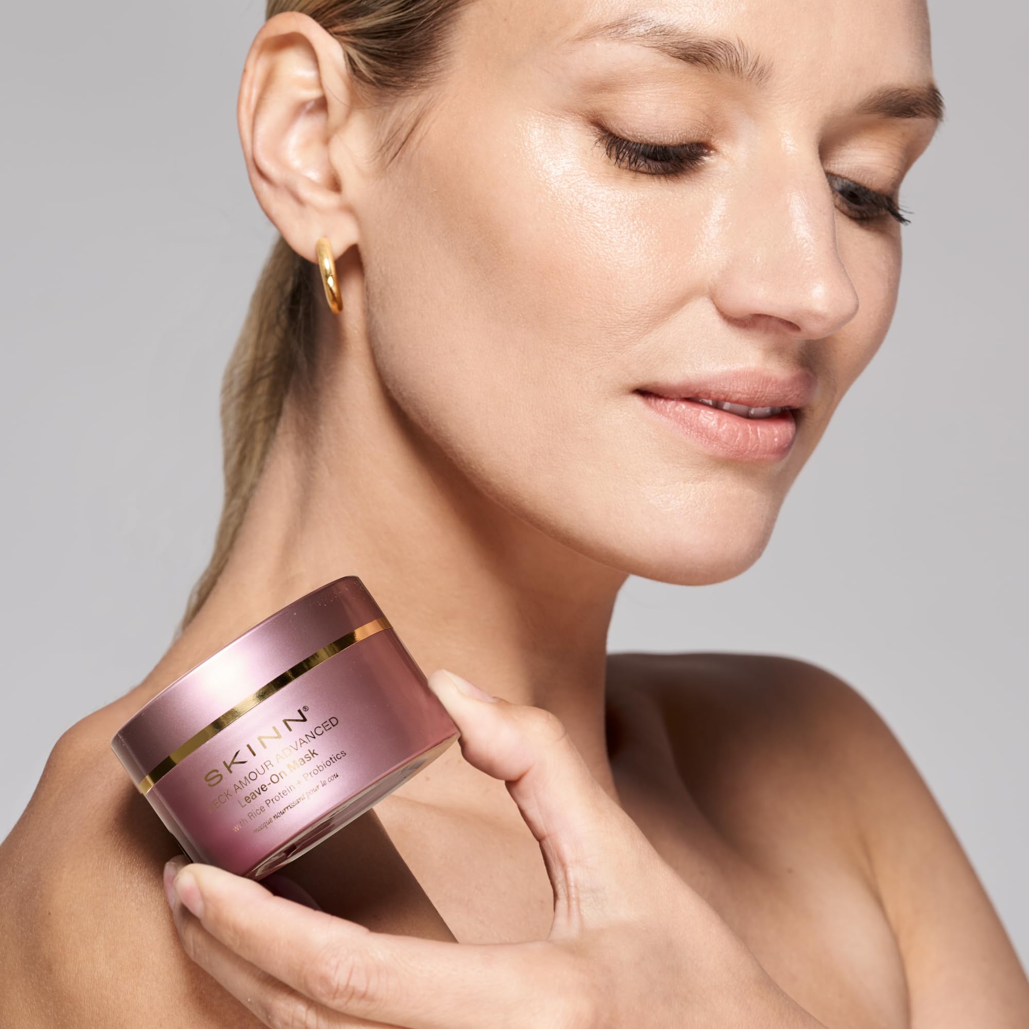 SKINN Creme-Cou Hydratation Profonde: offre une hydratation durable pour le cou