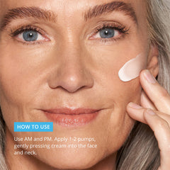 Application matin et soir avec SKINN Crème Reverse pour routine simple.