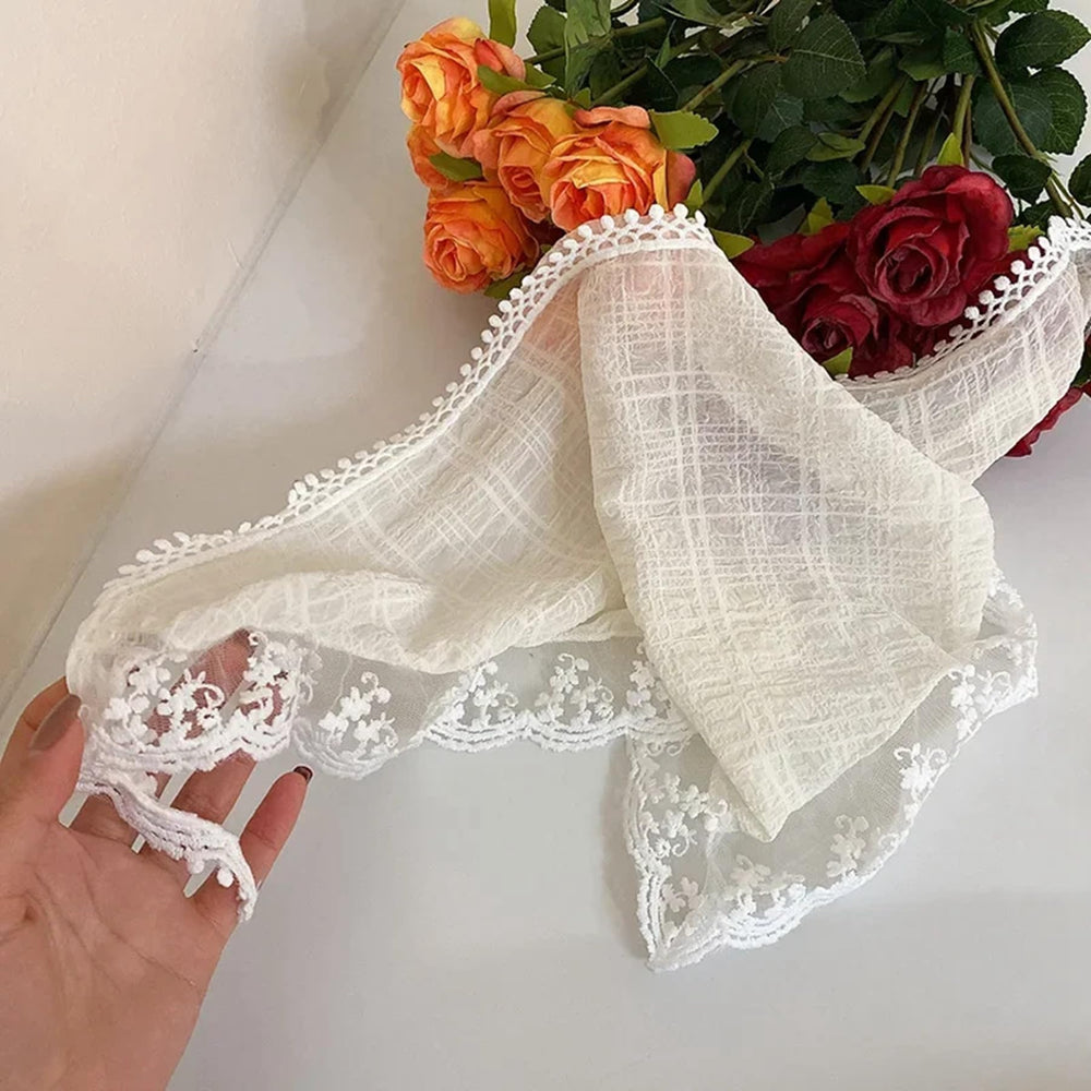 Foulard triangle dentelle abricot SL Sursarbelor, usage plage été