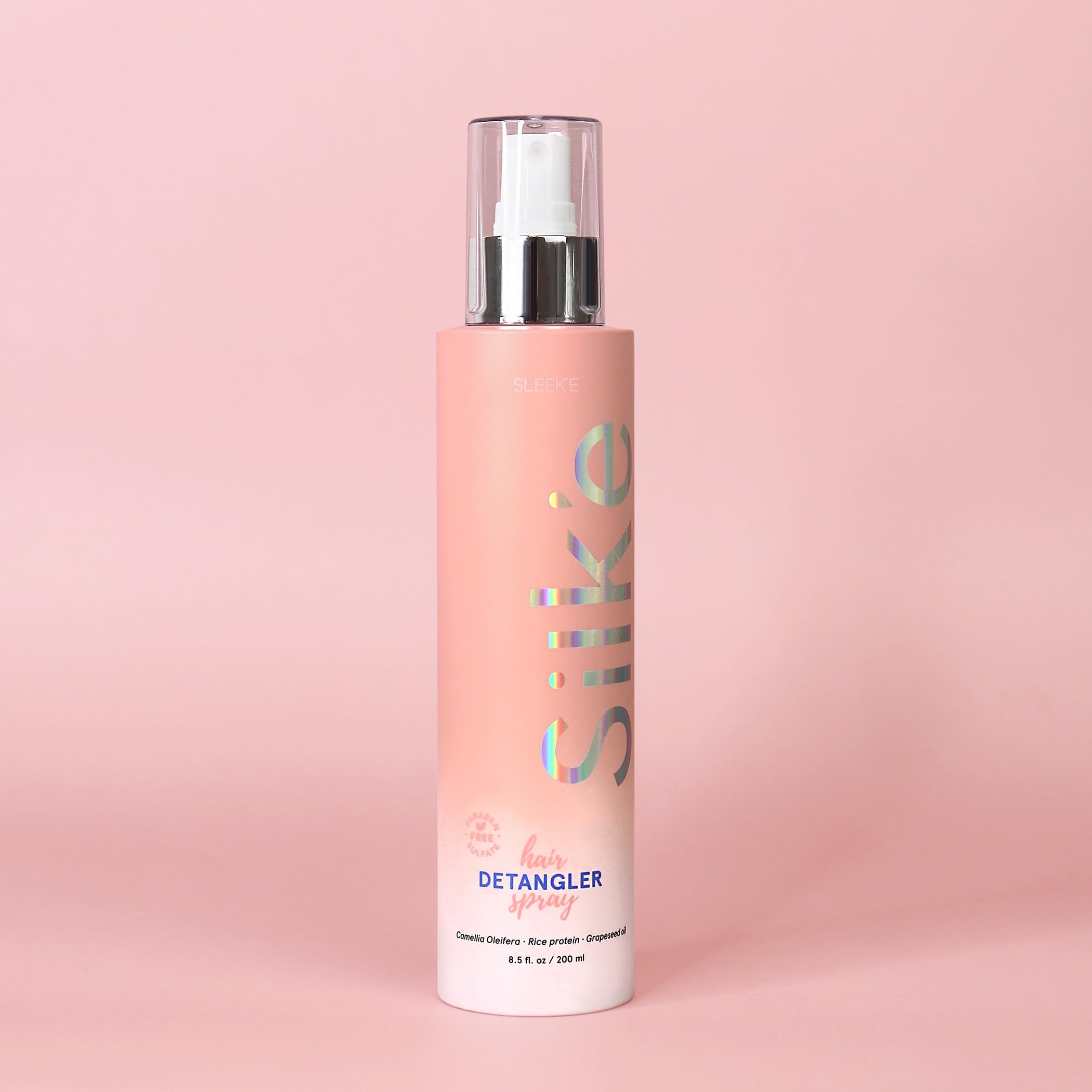 Sleek'e Hair Silk'e Hair démêlant en spray, application facile et démêlage sans accrocs.