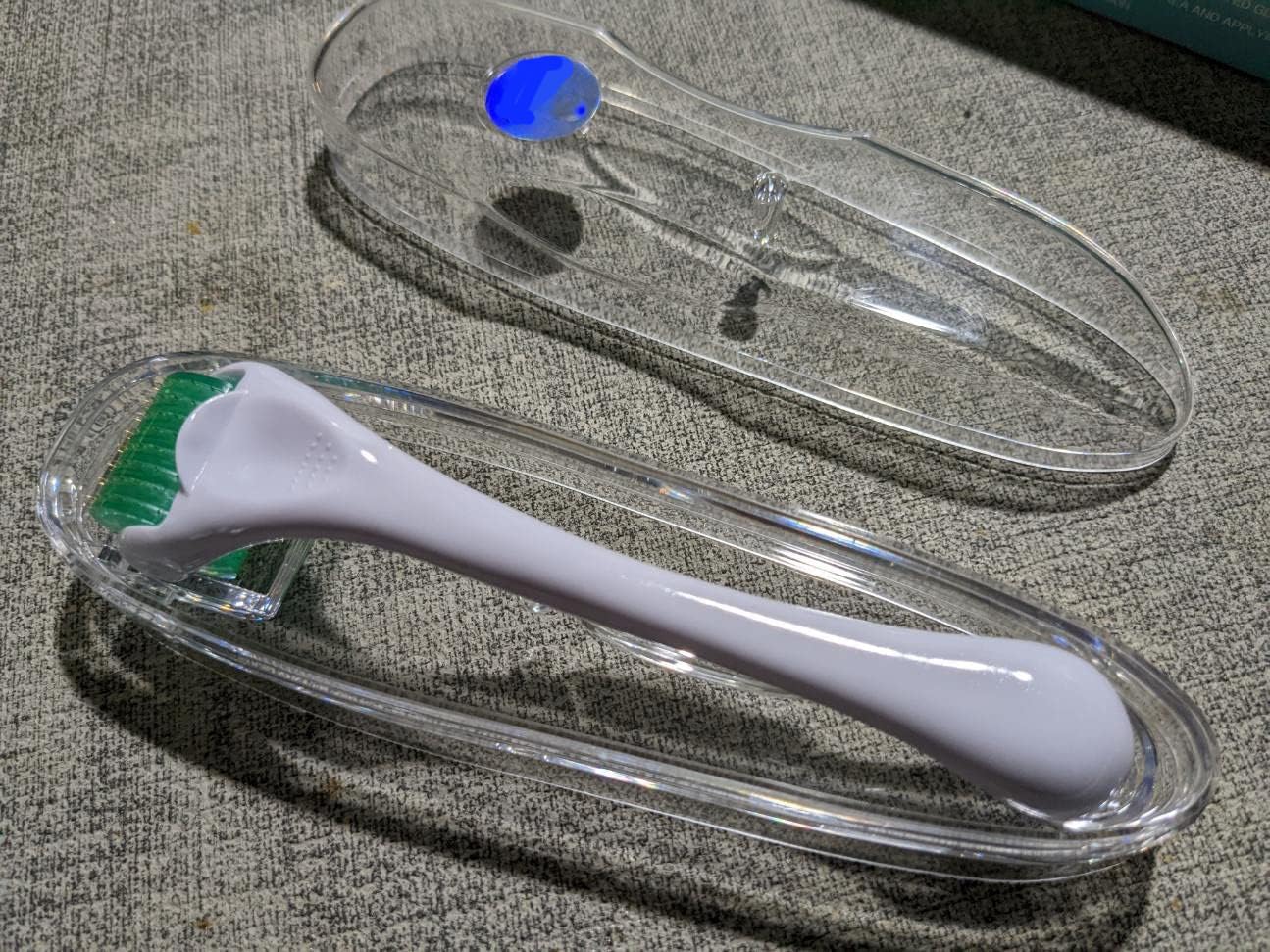 Slionwe Derma Roller : design léger pour une routine domestique sûre