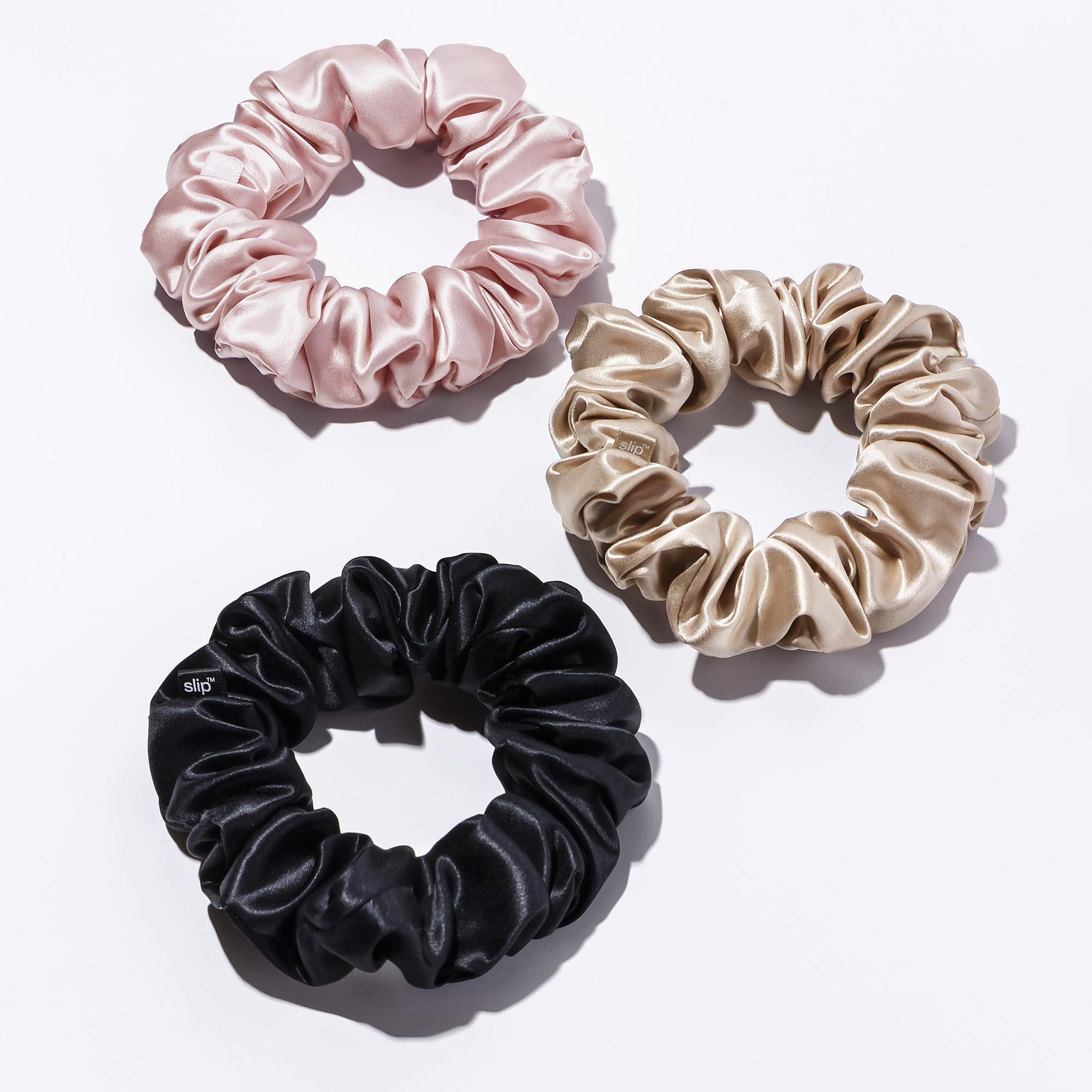 SLIP scrunchie large en soie satin 22 momme, matière luxueuse et glisse douce.