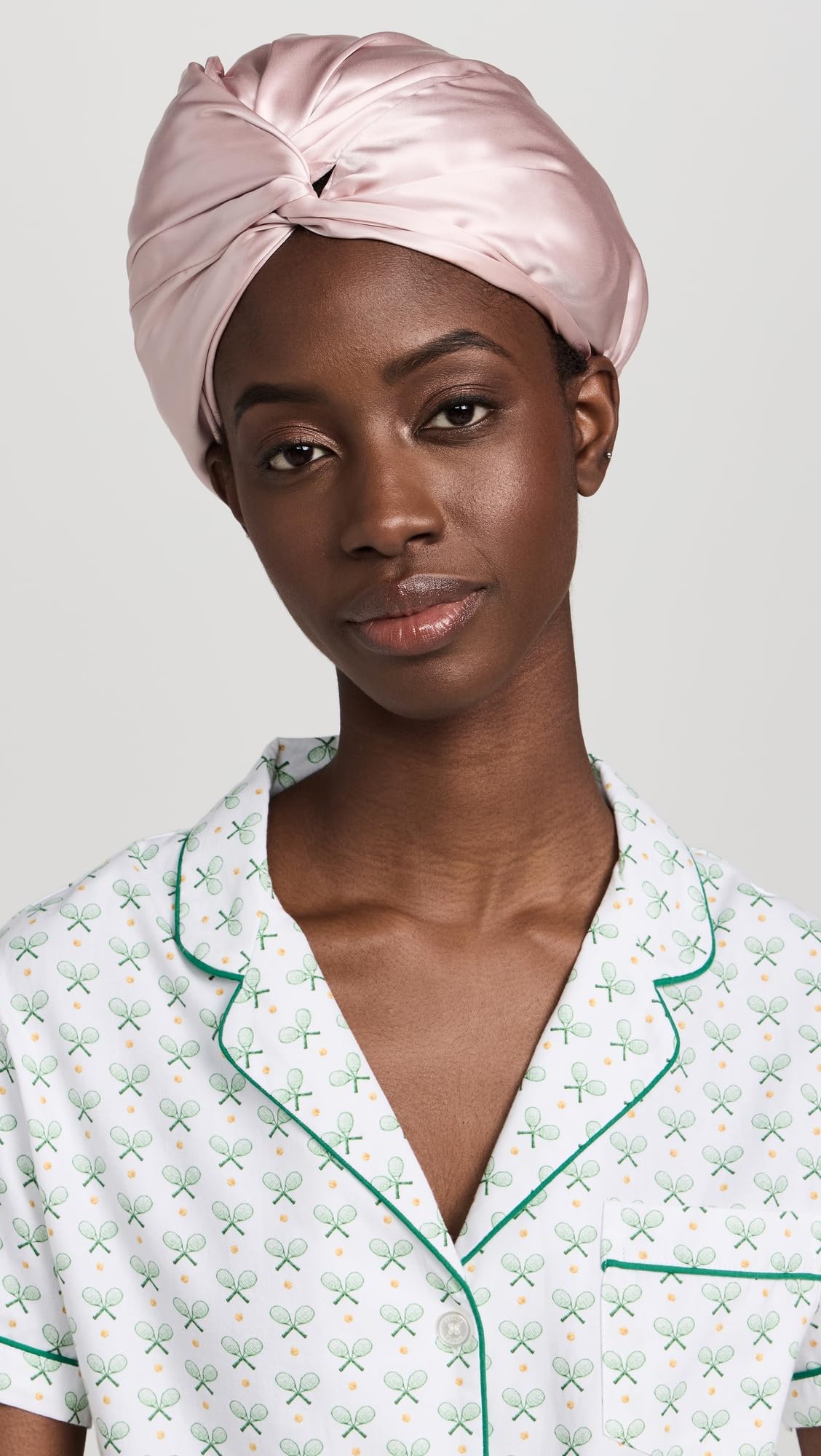 SLIP Turban en soie rose, prévention frisage pour cheveux plus lisses et nets.