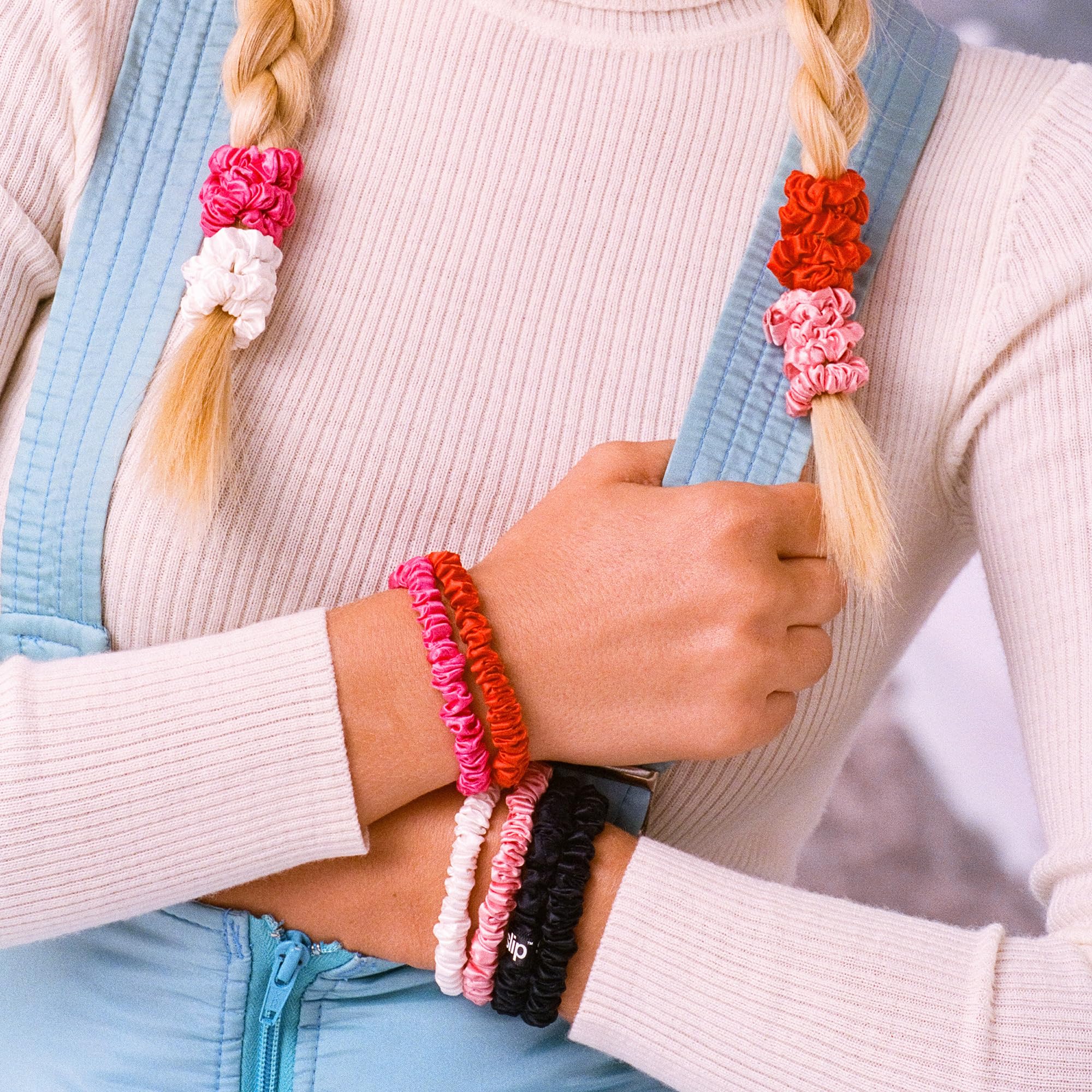 Scrunchie SLIP Skinny camélia, couleur rose délicat, douceur sur cheveux.