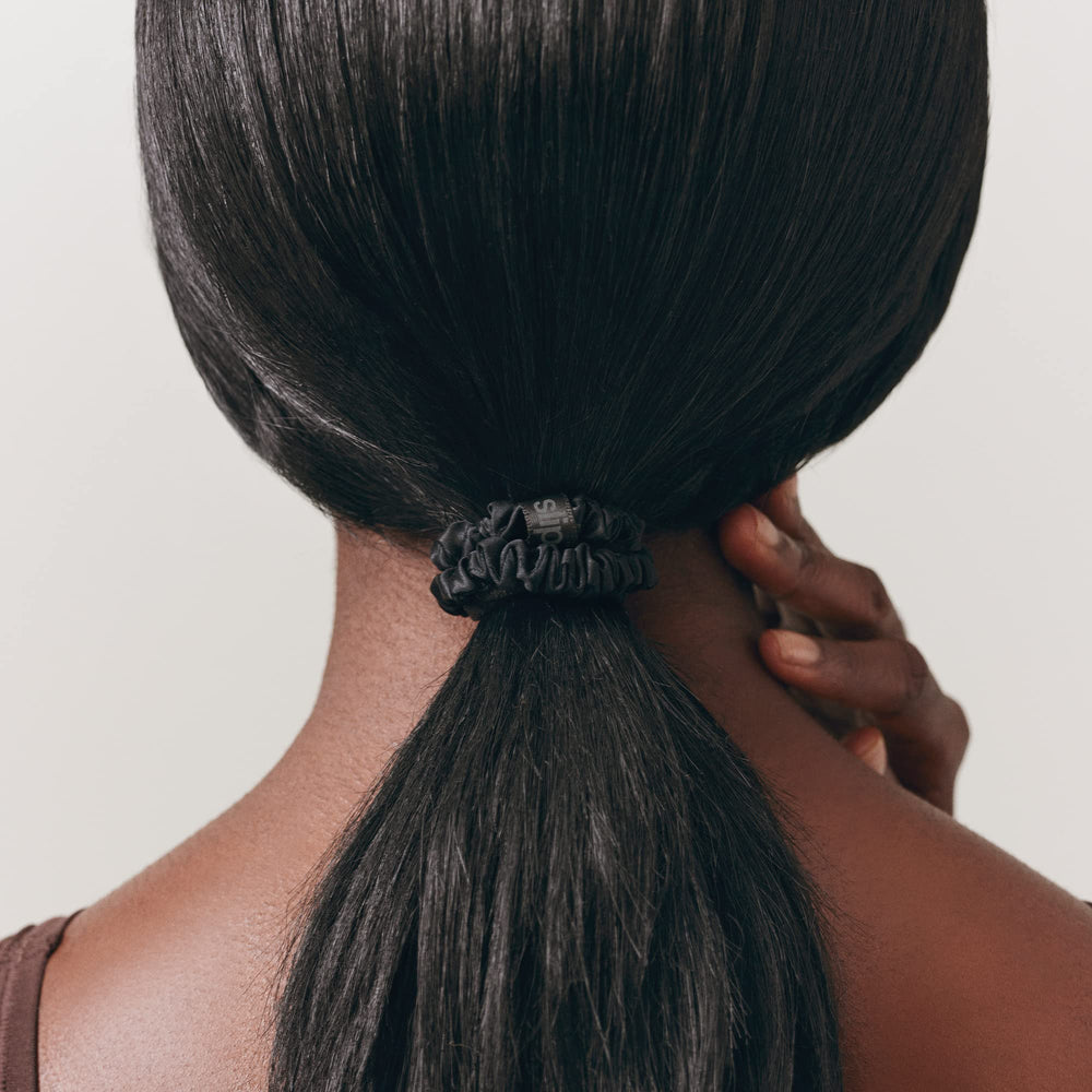 SLIP Skinny Scrunchies photo ensemble, trio élégant prêt pour votre routine hair.