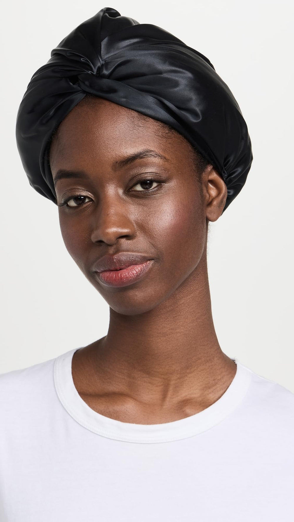 SLIP Turban en soie Pure Noir, idéal en voyage pour un look soigné et confortable.